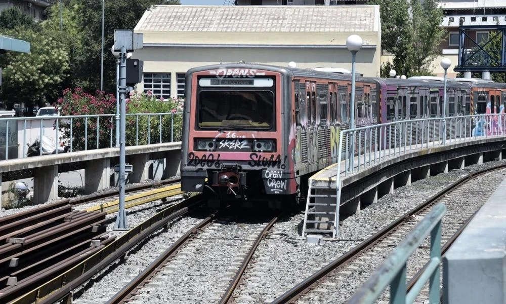 Από τύχη ζούμε! Φωτιά σε συρμό Ηλεκτρικού μεταξύ των σταθμών Νερατζιώτισσας και Ειρήνης